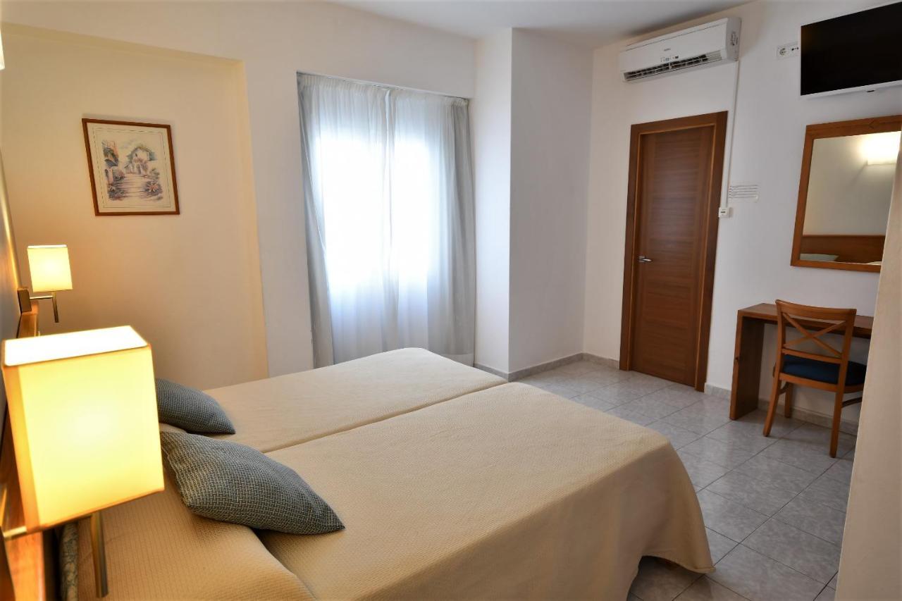 Hostal Mallorca سان أنطونيو المظهر الخارجي الصورة