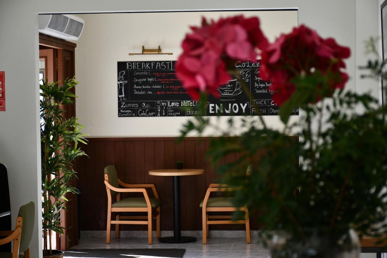 Hostal Mallorca سان أنطونيو المظهر الخارجي الصورة