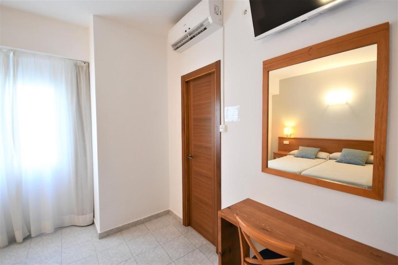 Hostal Mallorca سان أنطونيو المظهر الخارجي الصورة